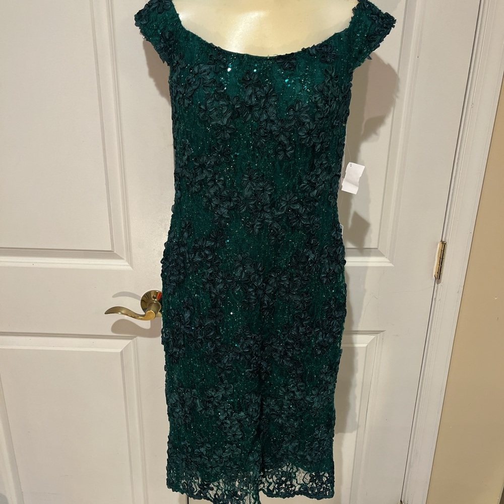 JOVANI Emerald Green off shoulder rosette—floral-lace bridesmaid Dress. Size 8